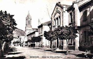 Nemours - Rue Gambetta - Hotel de ville et eglise
